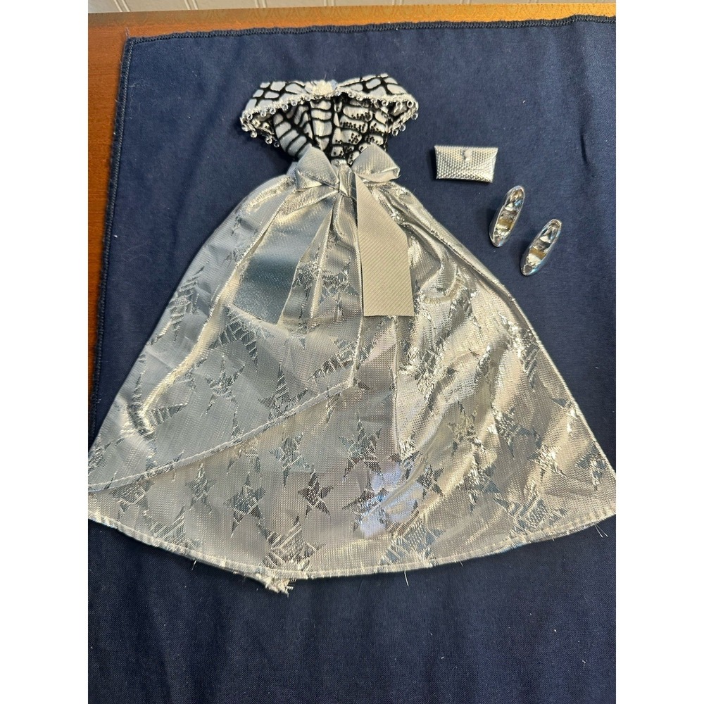 1990s Lucky Fashion Corner Silver Gown And Shoes/bag‎ Fits Barbies Clone Dolls